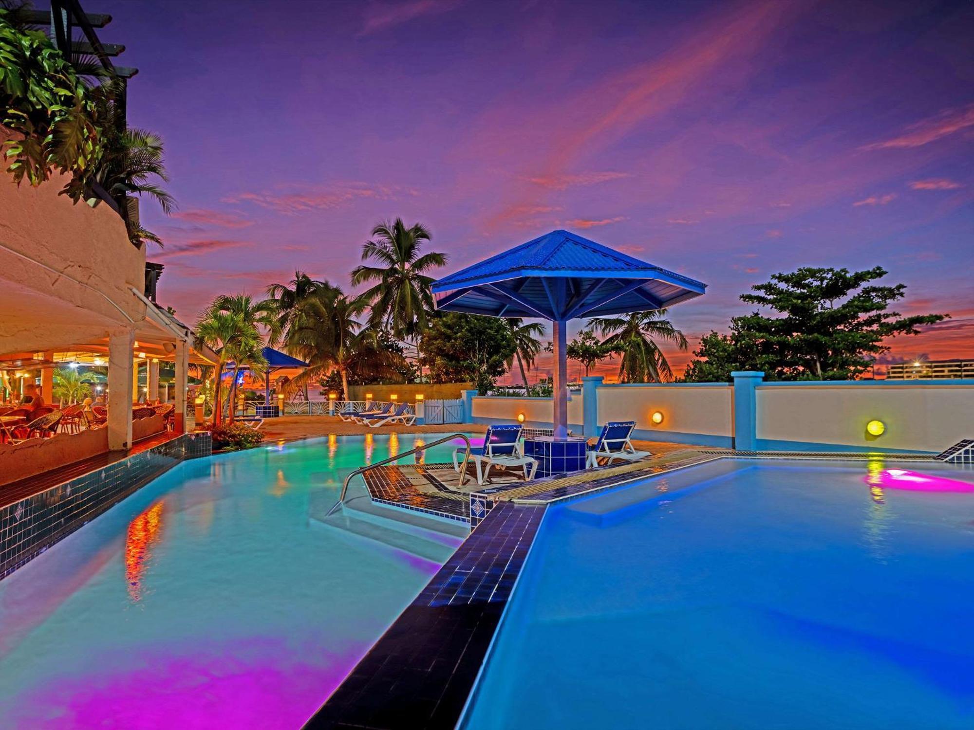 The Atrium Beach Resort And Spa, Ascend Hotel Collection Симпсон-Бэй Экстерьер фото